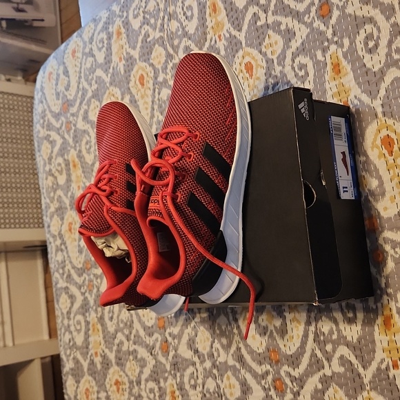 Adidas men's Questar next size 11 new with box - Picture 3 of 5